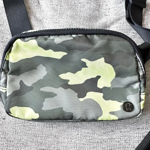 lululemon athletica Bags Lululemon Everywhere Belt Bag L